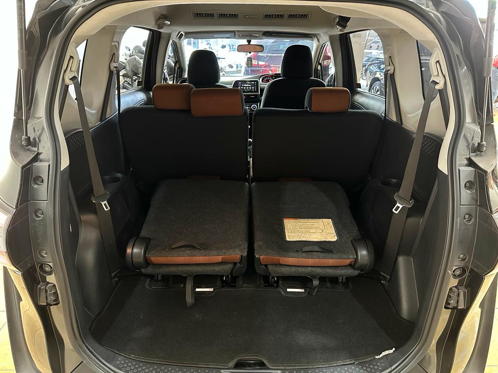 2017 Toyota Sienta 2017 Toyota Sienta