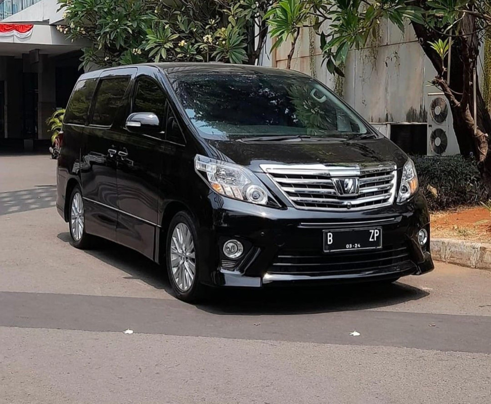 Second Hand 2013 Toyota Alphard Second Hand 2013 Toyota Alphard