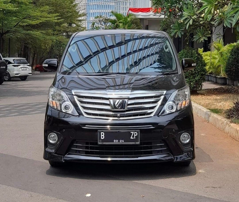 2013 Toyota Alphard 2013 Toyota Alphard
