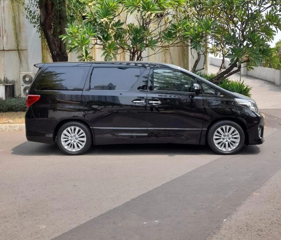 2013 Toyota Alphard 2013 Toyota Alphard