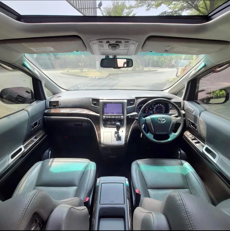 2013 Toyota Alphard 2013 Toyota Alphard