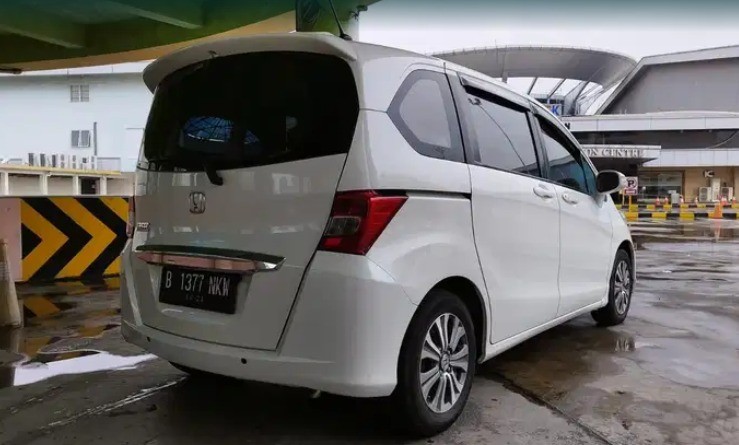 2013 Honda Freed  E 2013 Honda Freed  E