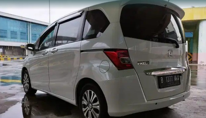 2013 Honda Freed  E 2013 Honda Freed  E