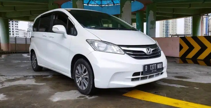 2013 Honda Freed  E 2013 Honda Freed  E
