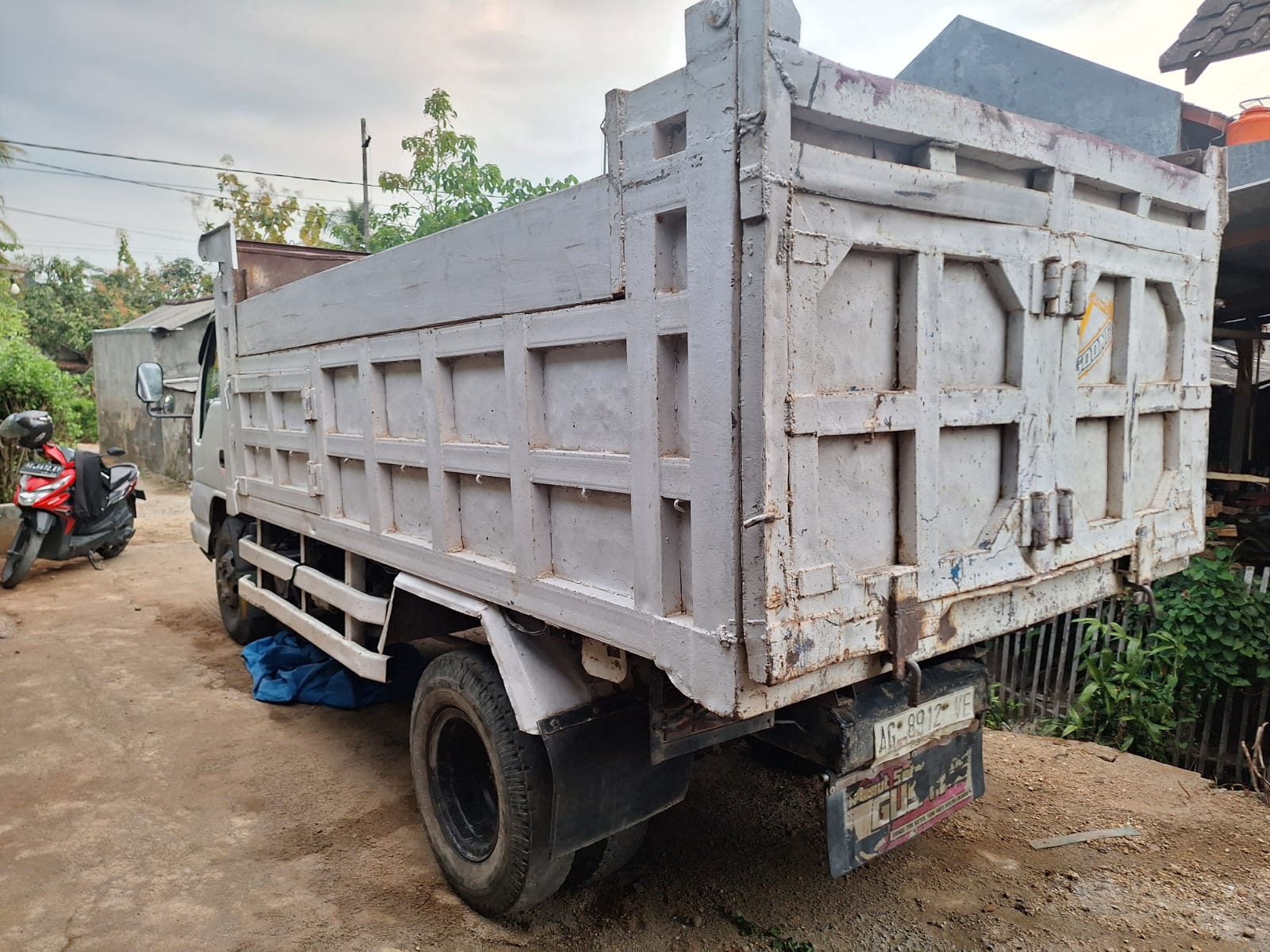 2011 Isuzu Traga 2011 Isuzu Traga