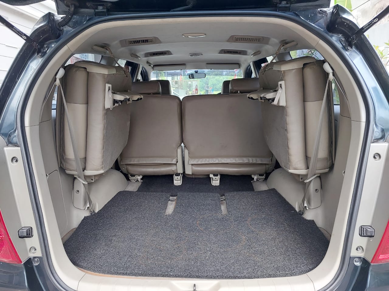 2013 Toyota Innova 2013 Toyota Innova