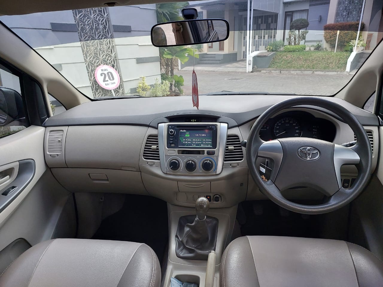 2013 Toyota Innova 2013 Toyota Innova