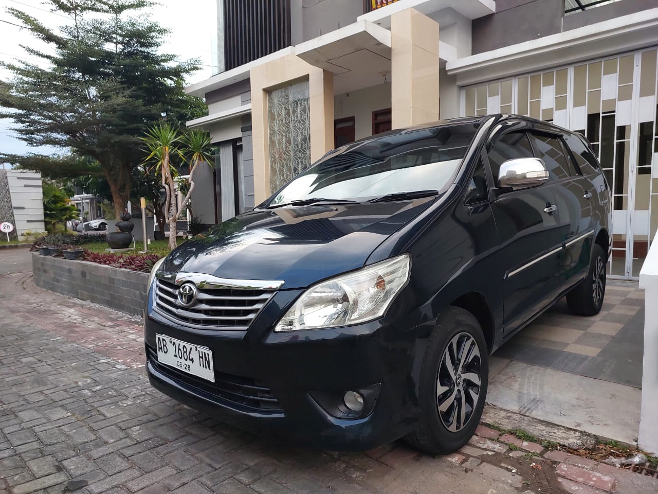 2013 Toyota Innova 2013 Toyota Innova