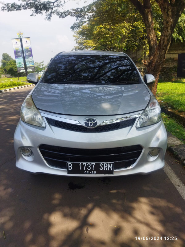 Second Hand 2013 Toyota Avanza Veloz Second Hand 2013 Toyota Avanza Veloz