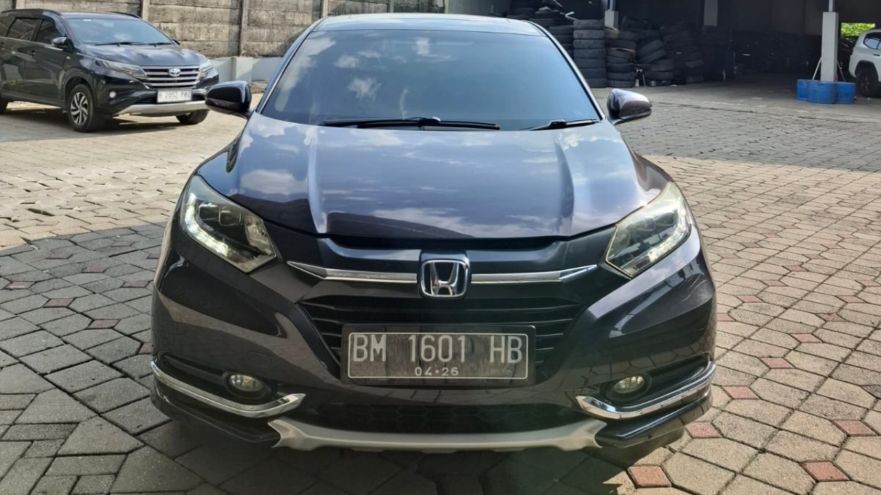 Second Hand 2016 Honda HRV  1.8L PRESTIGE CVT Second Hand 2016 Honda HRV  1.8L PRESTIGE CVT