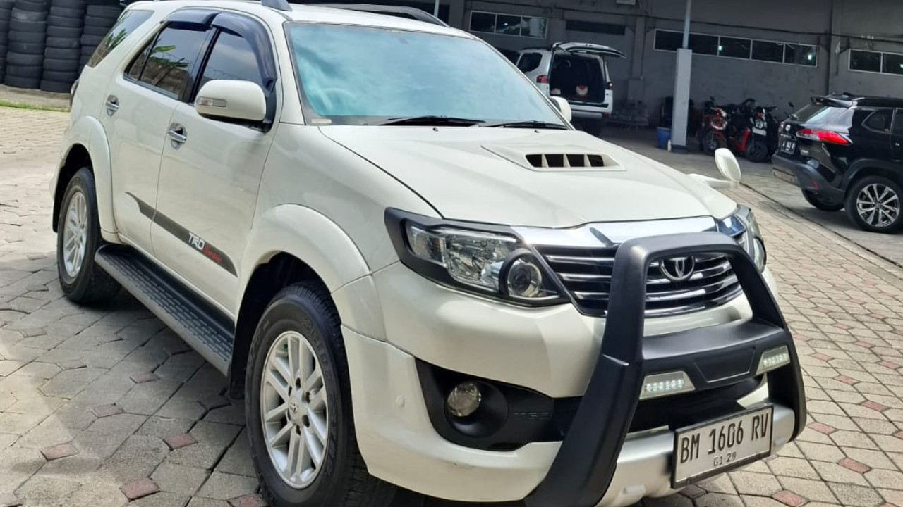 2013 Toyota Fortuner  2013 Toyota Fortuner