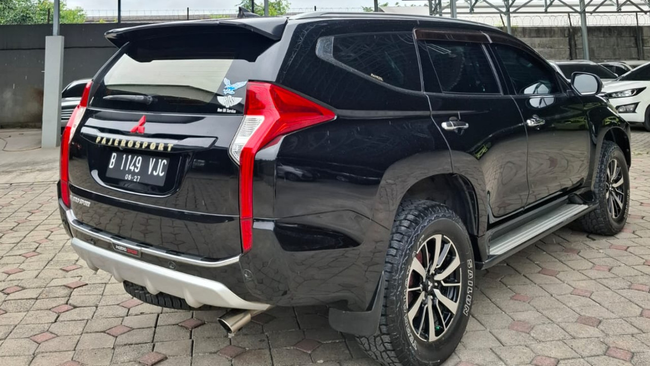 2016 Mitsubishi Pajero Sport Exceed MT 4x2 2016 Mitsubishi Pajero Sport Exceed MT 4x2