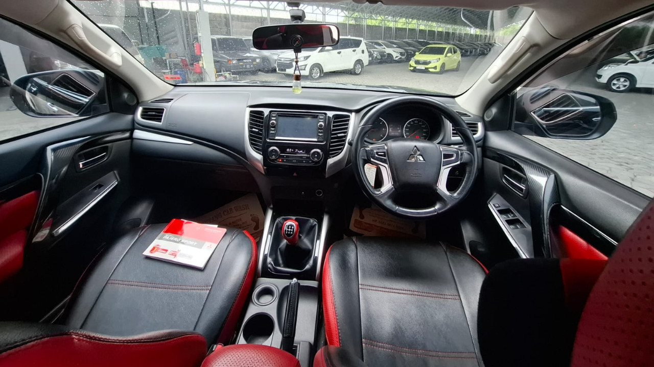 2016 Mitsubishi Pajero Sport Exceed MT 4x2 2016 Mitsubishi Pajero Sport Exceed MT 4x2