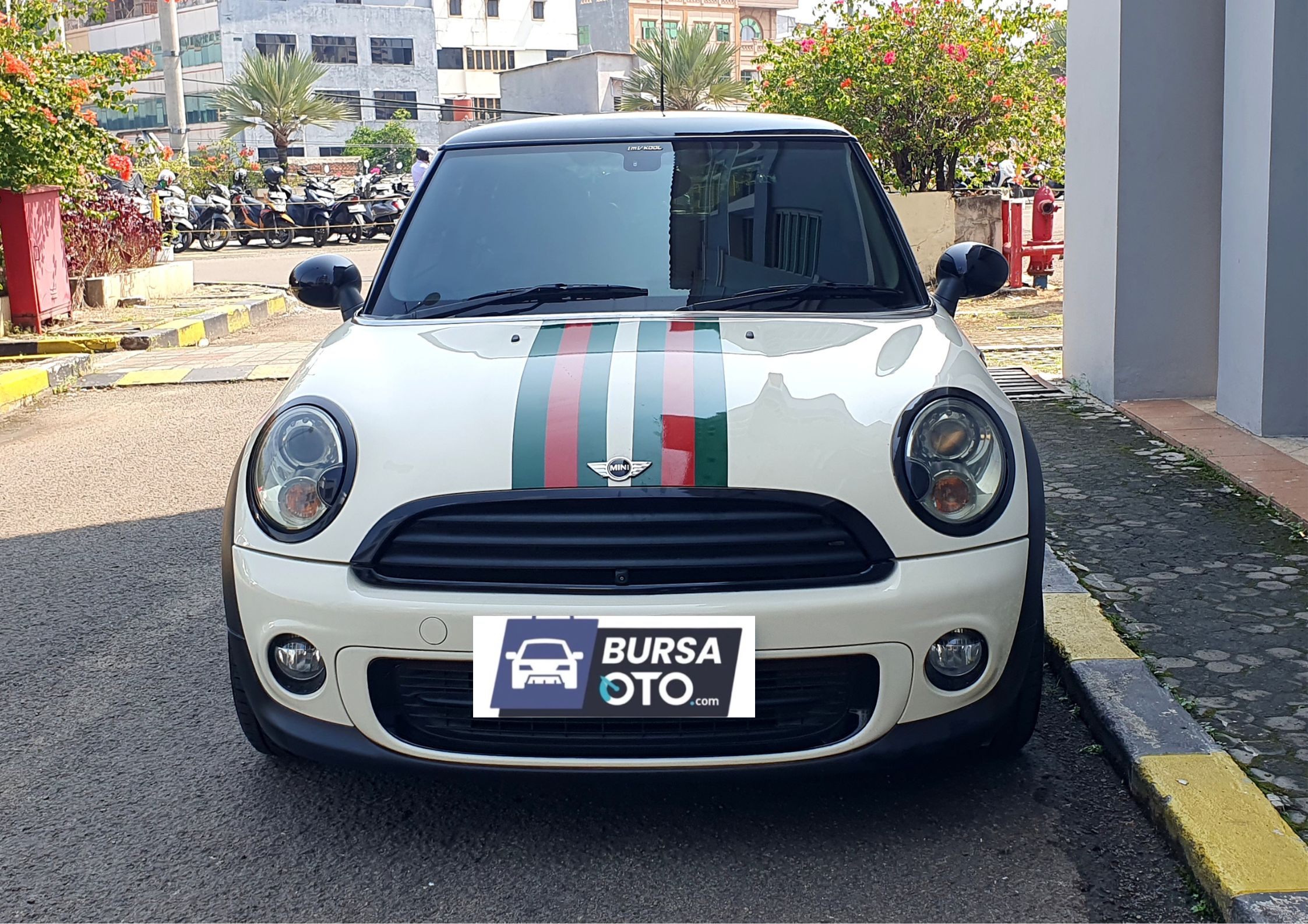 Second Hand 2012 MINI Cooper S 1.6L 3 Door AT Second Hand 2012 MINI Cooper S 1.6L 3 Door AT