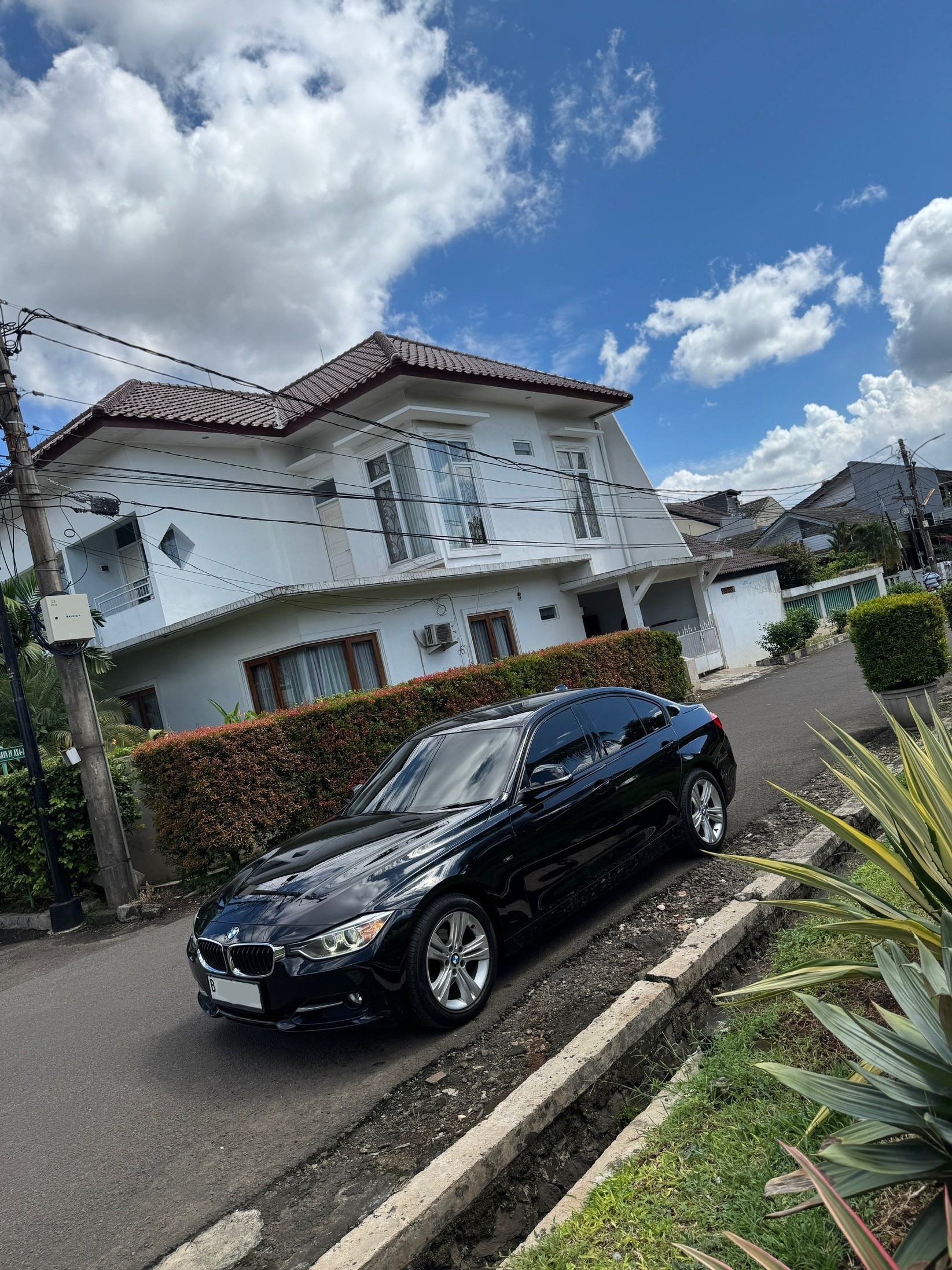 2013 BMW 3 Series Sedan 320i Sport 2013 BMW 3 Series Sedan 320i Sport