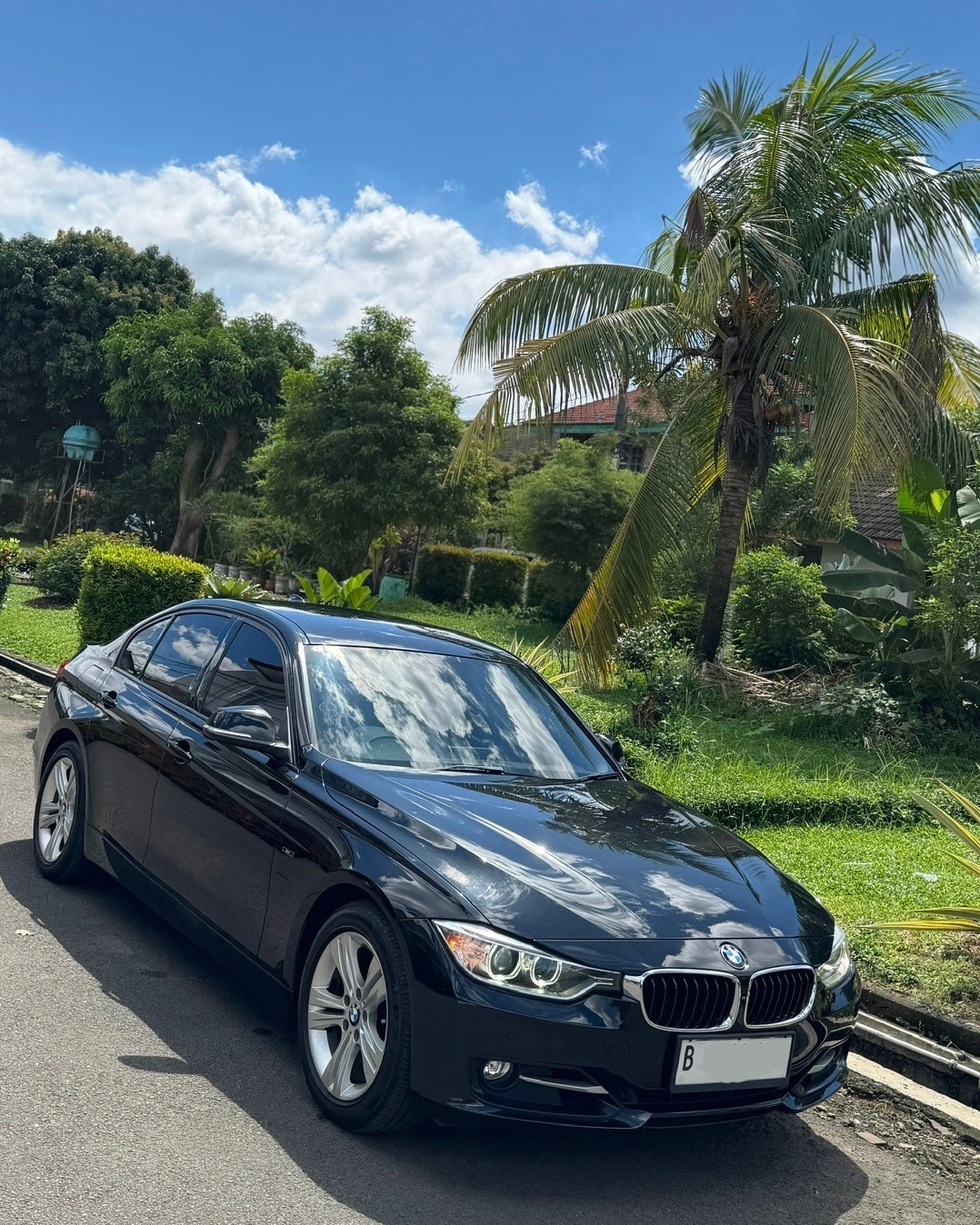 2013 BMW 3 Series Sedan 320i Sport 2013 BMW 3 Series Sedan 320i Sport