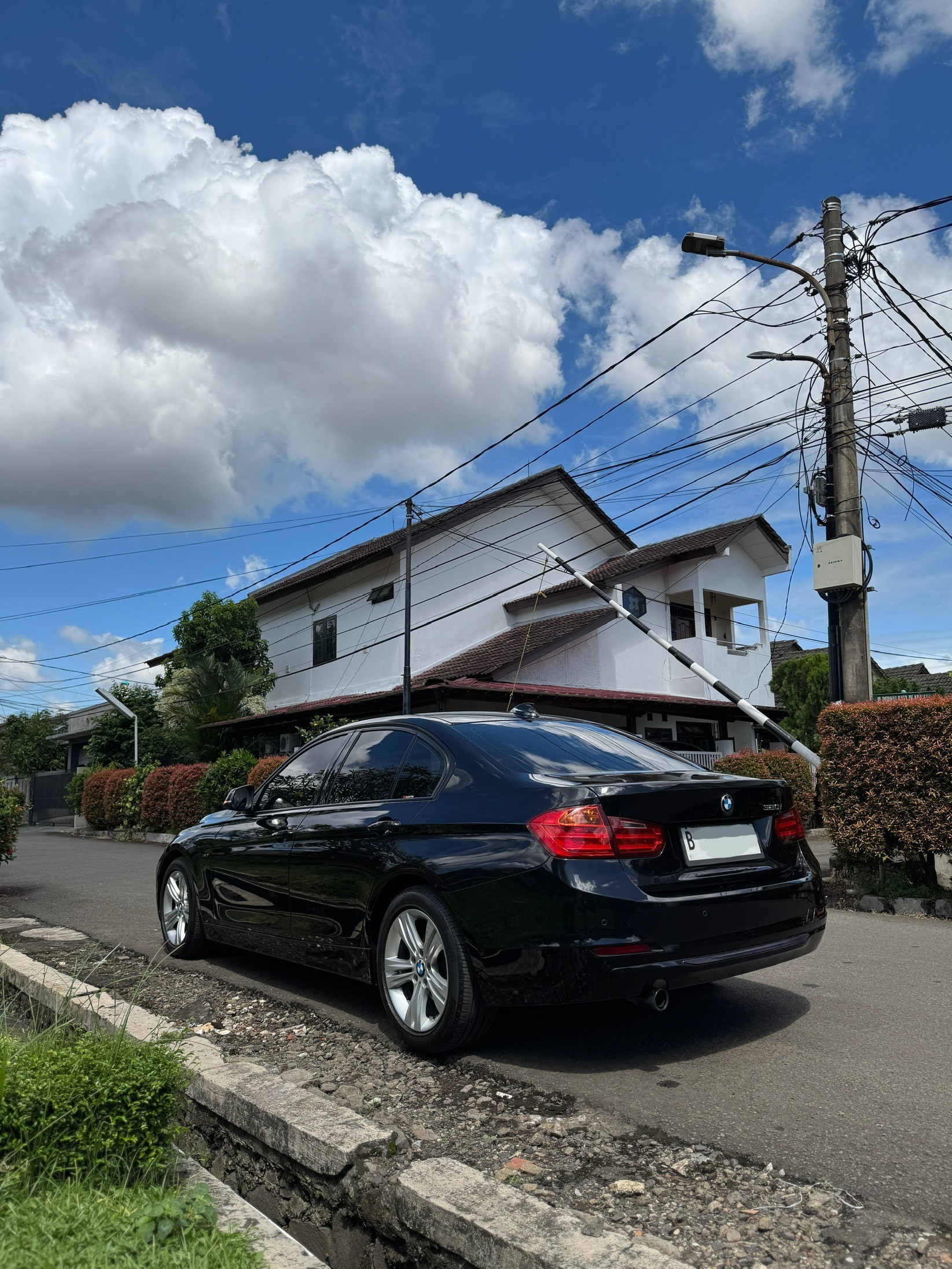 2013 BMW 3 Series Sedan 320i Sport 2013 BMW 3 Series Sedan 320i Sport