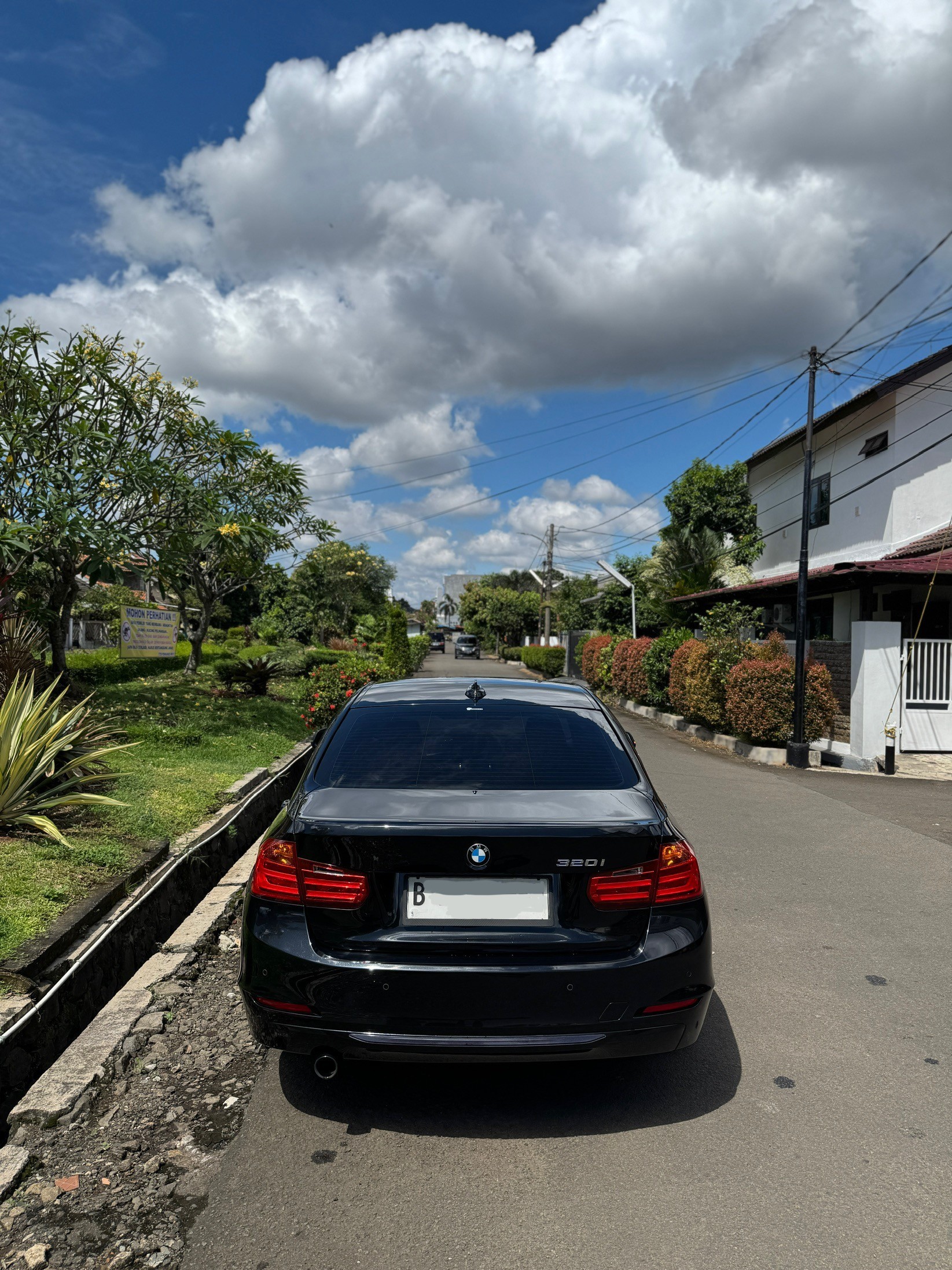 2013 BMW 3 Series Sedan 320i Sport 2013 BMW 3 Series Sedan 320i Sport