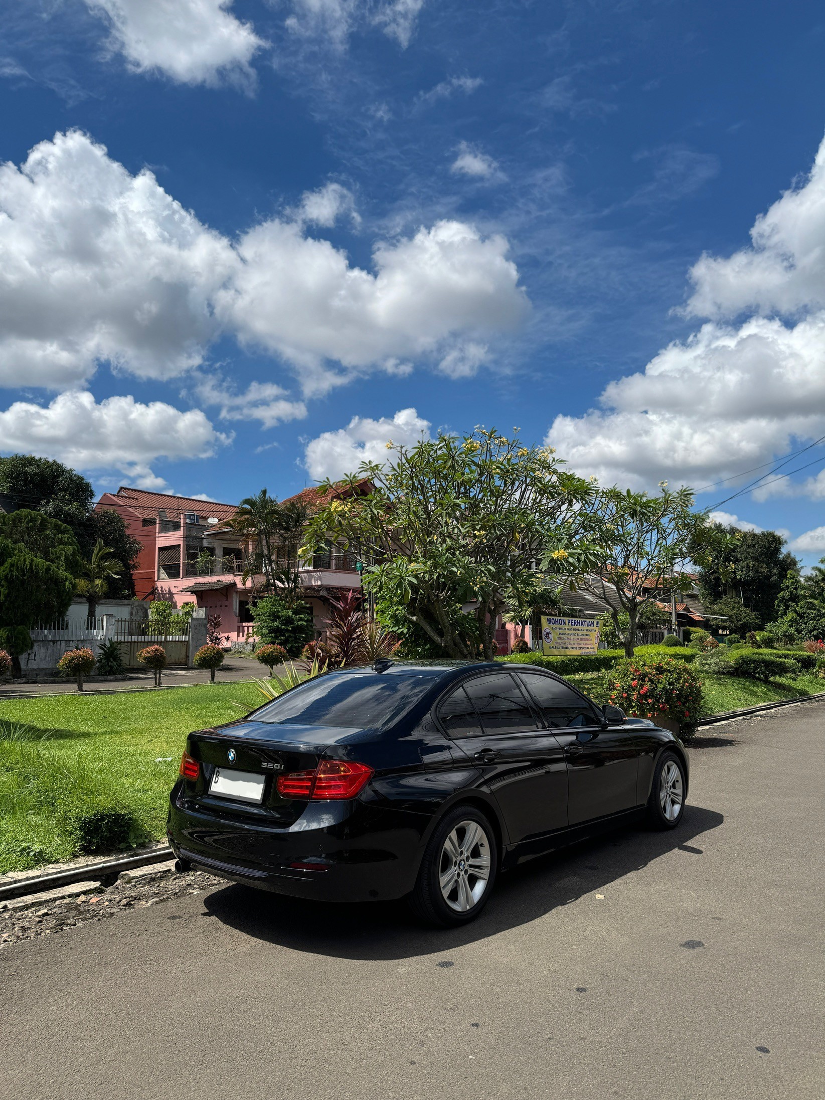 2013 BMW 3 Series Sedan 320i Sport 2013 BMW 3 Series Sedan 320i Sport