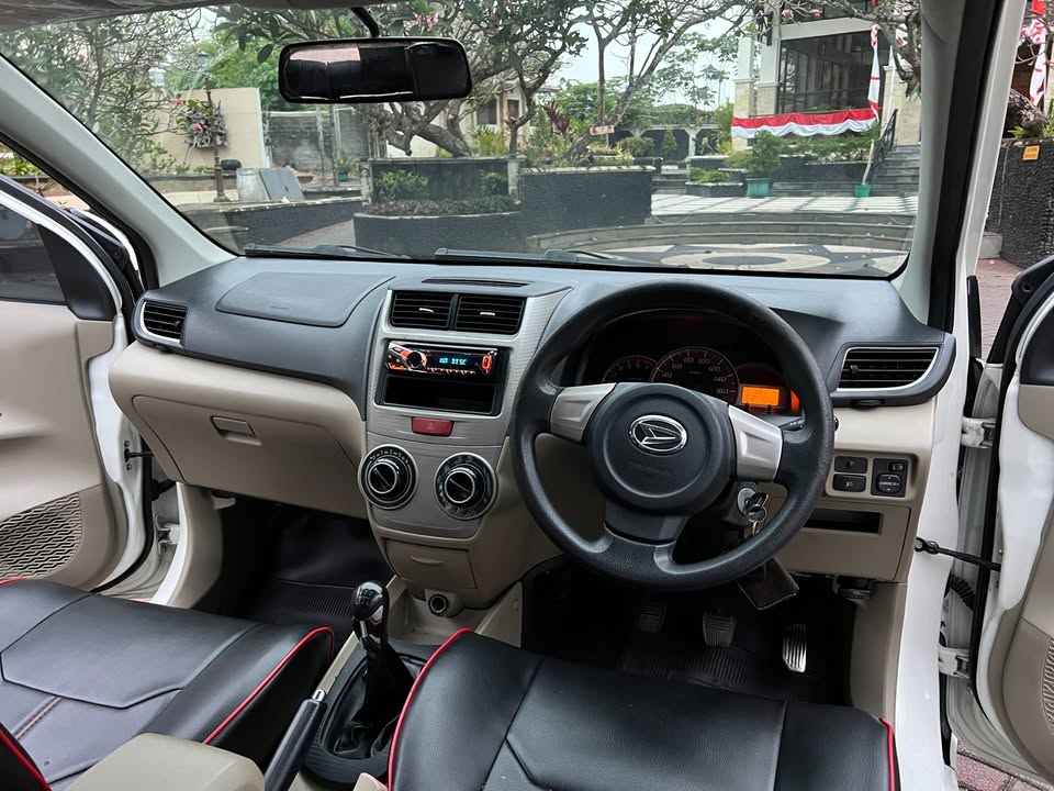 2014 Daihatsu Grand Xenia 1.3 R Deluxe MT 2014 Daihatsu Grand Xenia 1.3 R Deluxe MT
