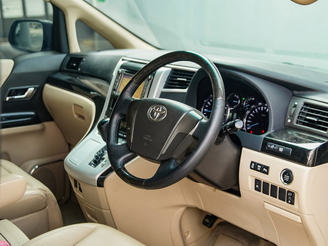 2012 Toyota Alphard 2012 Toyota Alphard