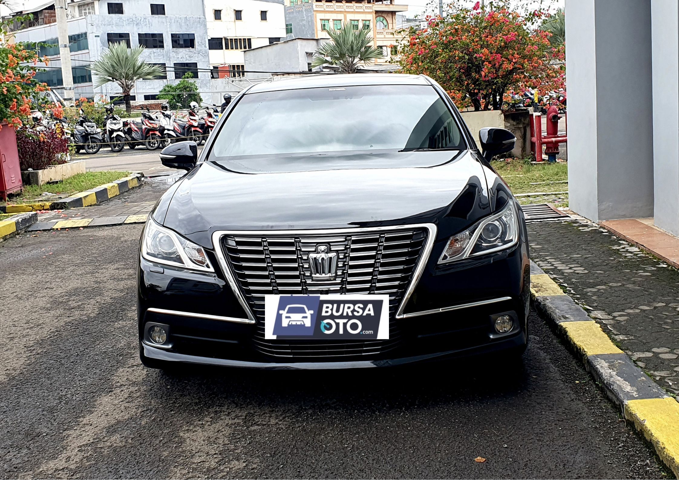 Second Hand 2013 Toyota Crown Royal Second Hand 2013 Toyota Crown Royal