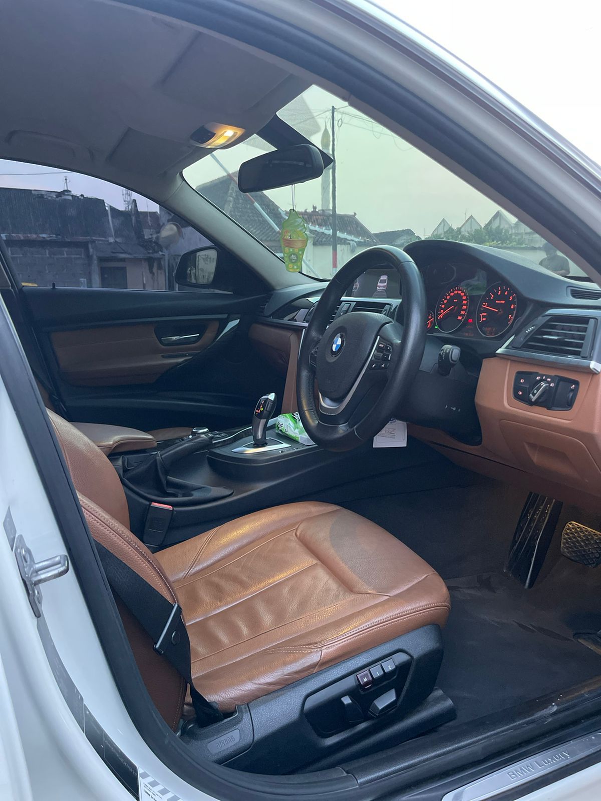 2013 BMW 3 Series Sedan  320i F30 LUXURY 2013 BMW 3 Series Sedan  320i F30 LUXURY