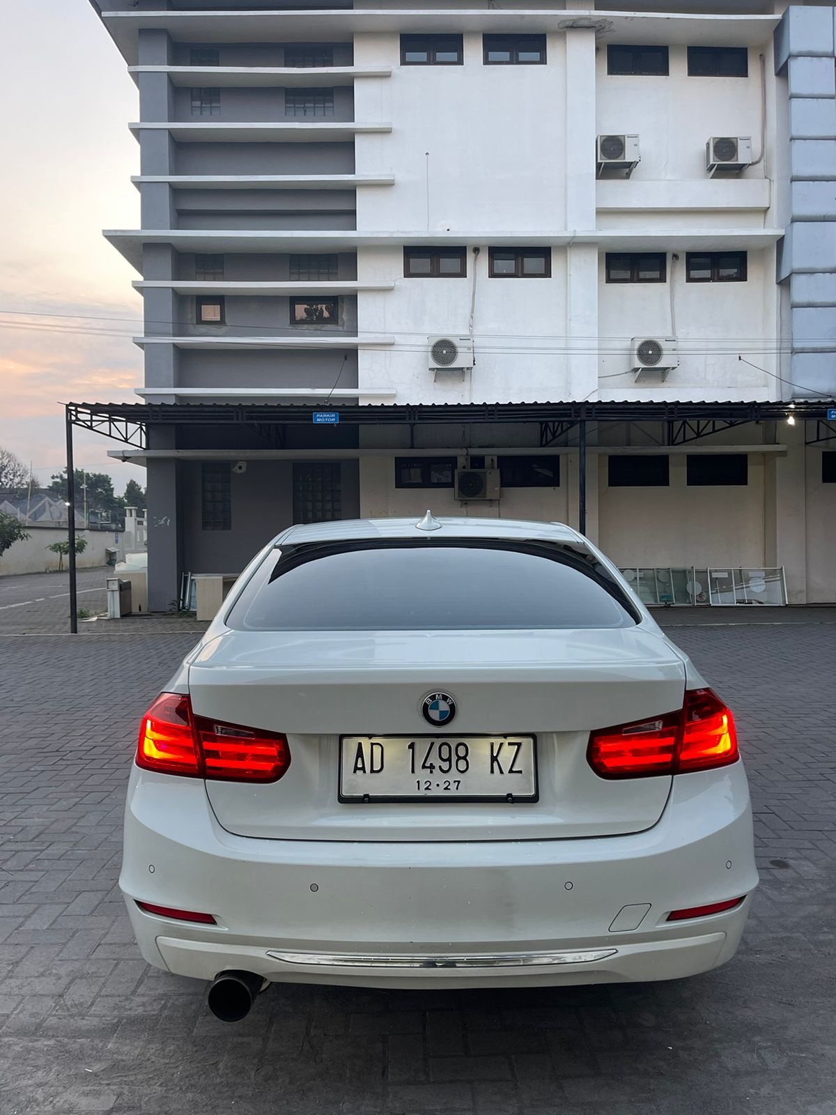 2013 BMW 3 Series Sedan  320i F30 LUXURY 2013 BMW 3 Series Sedan  320i F30 LUXURY