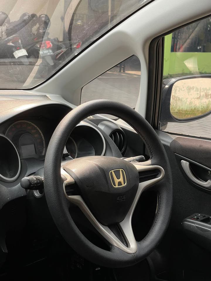 2009 Honda Jazz  1.5L RS AT 2009 Honda Jazz  1.5L RS AT