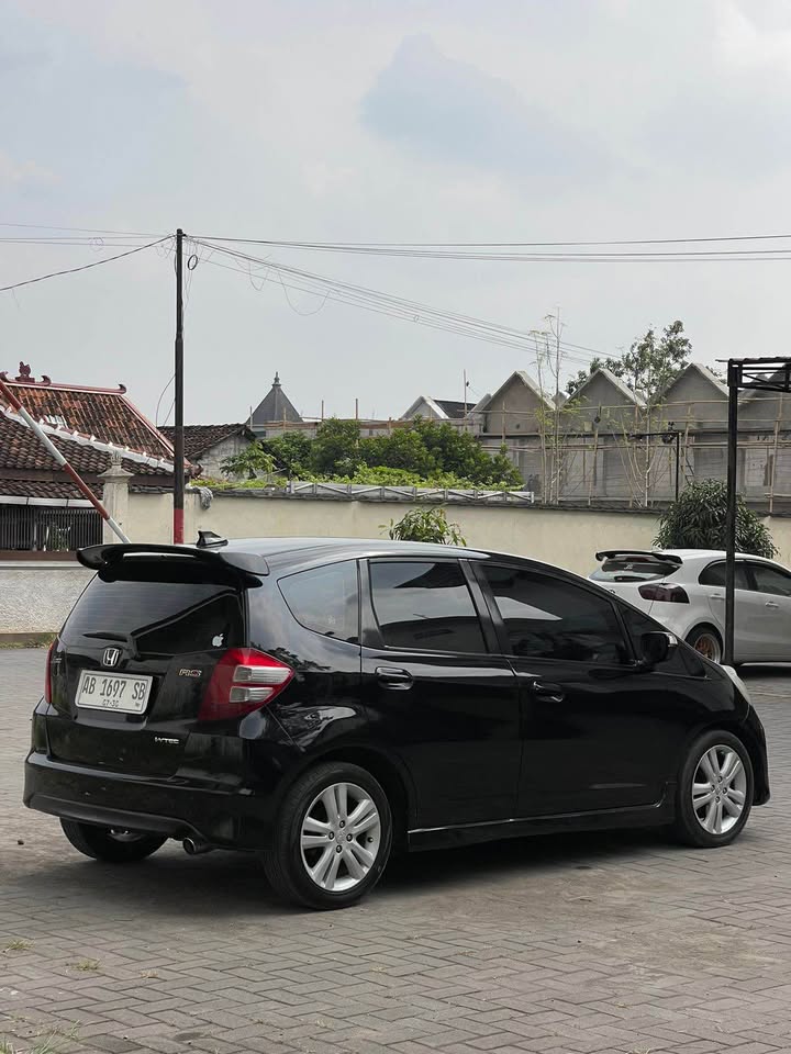 2009 Honda Jazz  1.5L RS AT 2009 Honda Jazz  1.5L RS AT