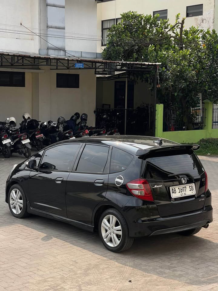 2009 Honda Jazz  1.5L RS AT 2009 Honda Jazz  1.5L RS AT