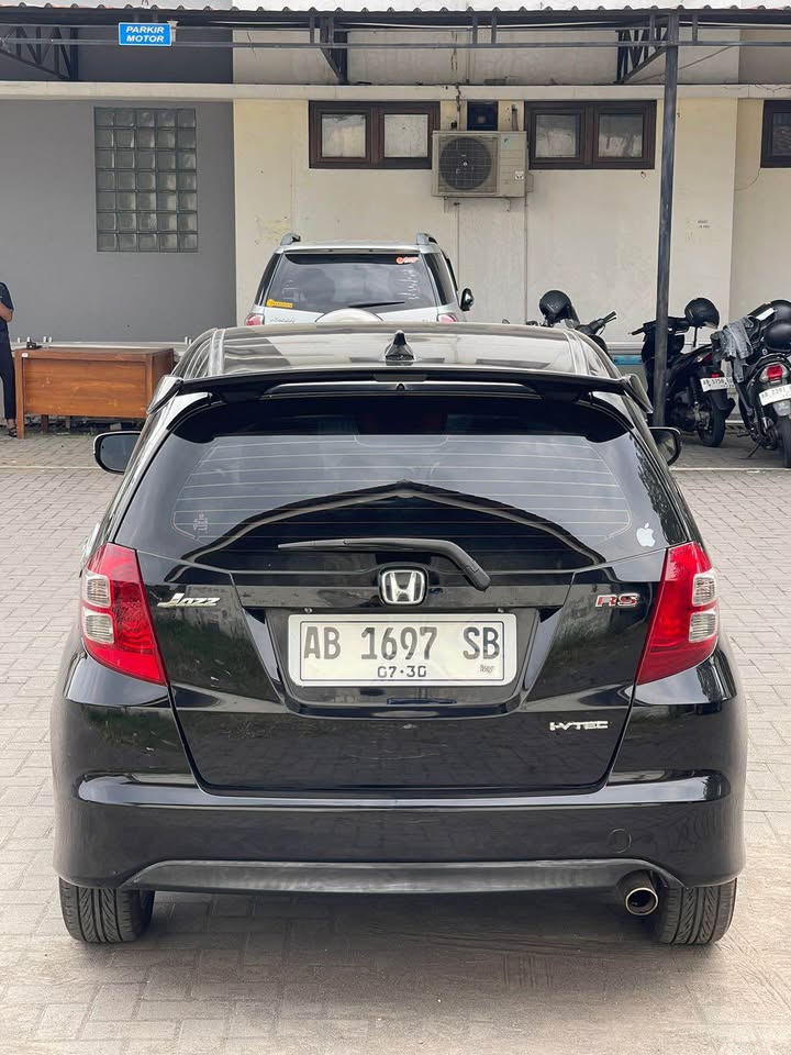 2009 Honda Jazz  1.5L RS AT 2009 Honda Jazz  1.5L RS AT