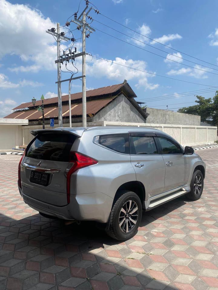 2016 Mitsubishi Pajero Sport Dakar AT 4x2 2016 Mitsubishi Pajero Sport Dakar AT 4x2