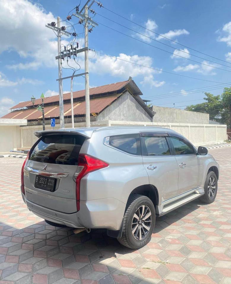 2016 Mitsubishi Pajero Sport Dakar AT 4x2 2016 Mitsubishi Pajero Sport Dakar AT 4x2