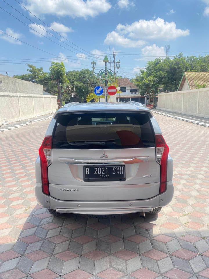 2016 Mitsubishi Pajero Sport Dakar AT 4x2 2016 Mitsubishi Pajero Sport Dakar AT 4x2