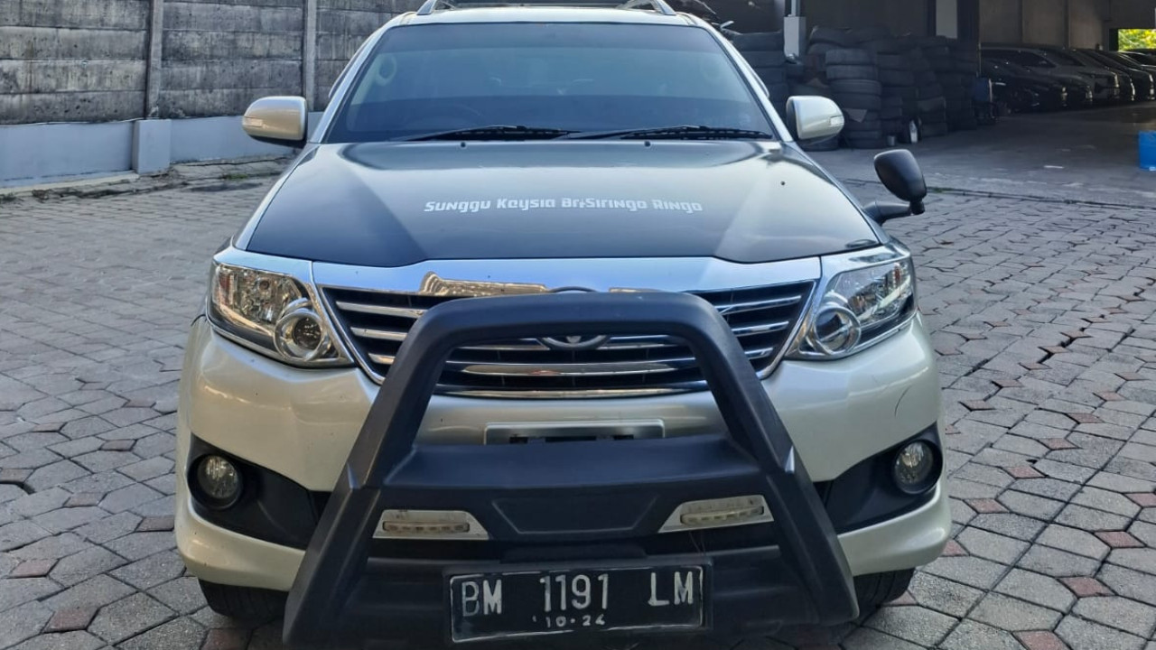 Second Hand 2013 Toyota Fortuner V 4x4 2.7L AT Second Hand 2013 Toyota Fortuner V 4x4 2.7L AT