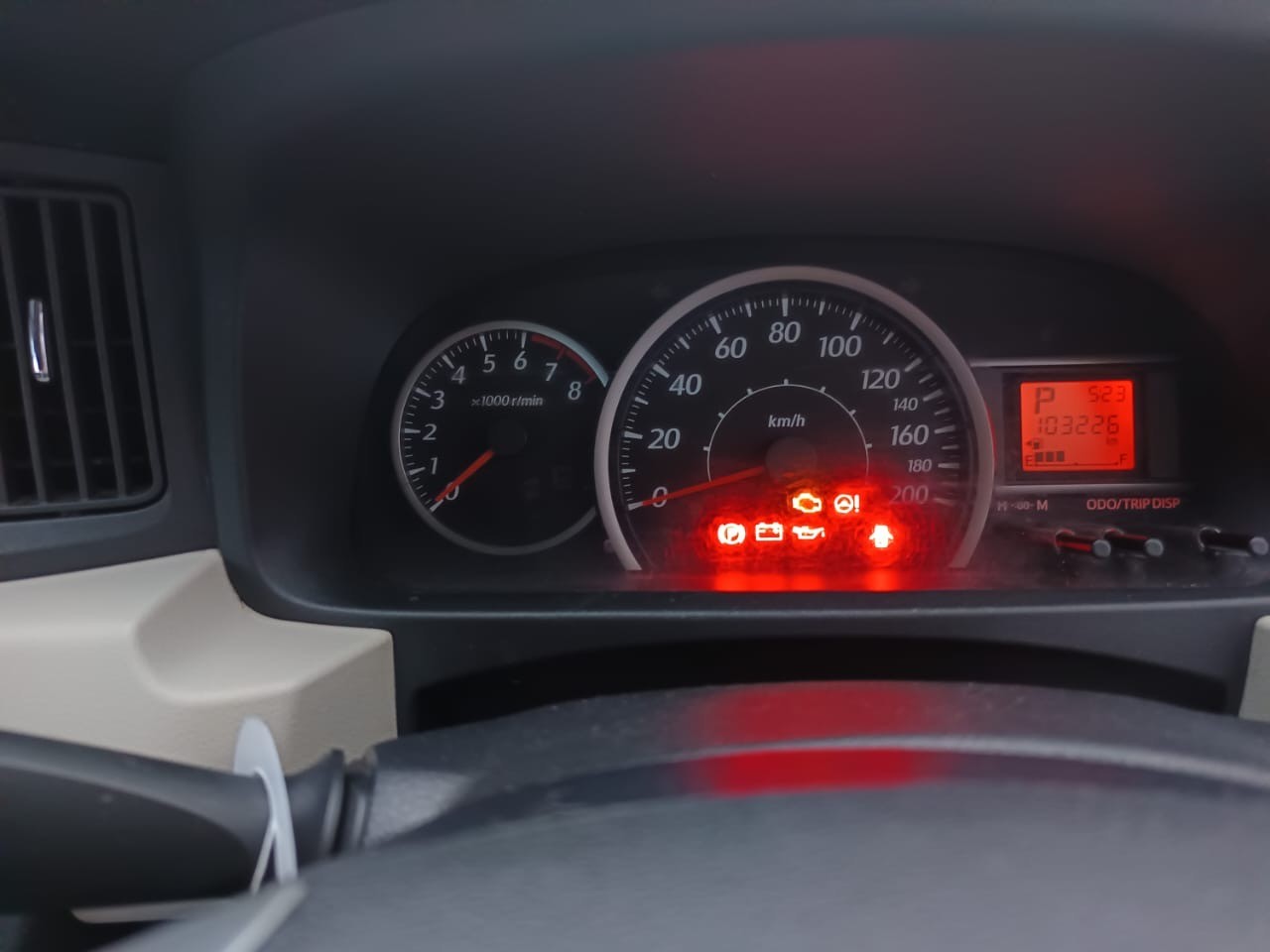 2017 Daihatsu Sigra  1.2 R AT 2017 Daihatsu Sigra  1.2 R AT