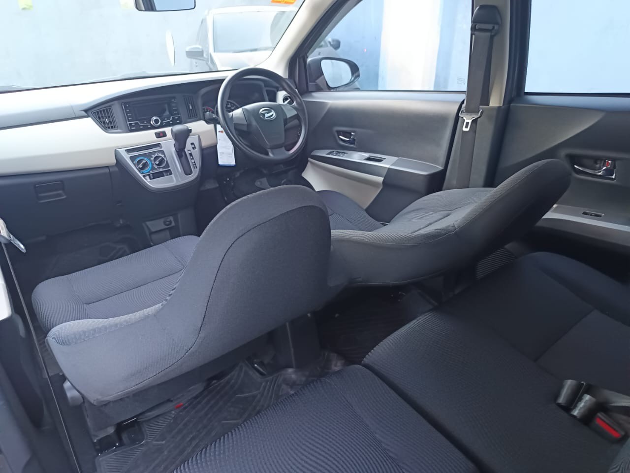 2017 Daihatsu Sigra  1.2 R AT 2017 Daihatsu Sigra  1.2 R AT