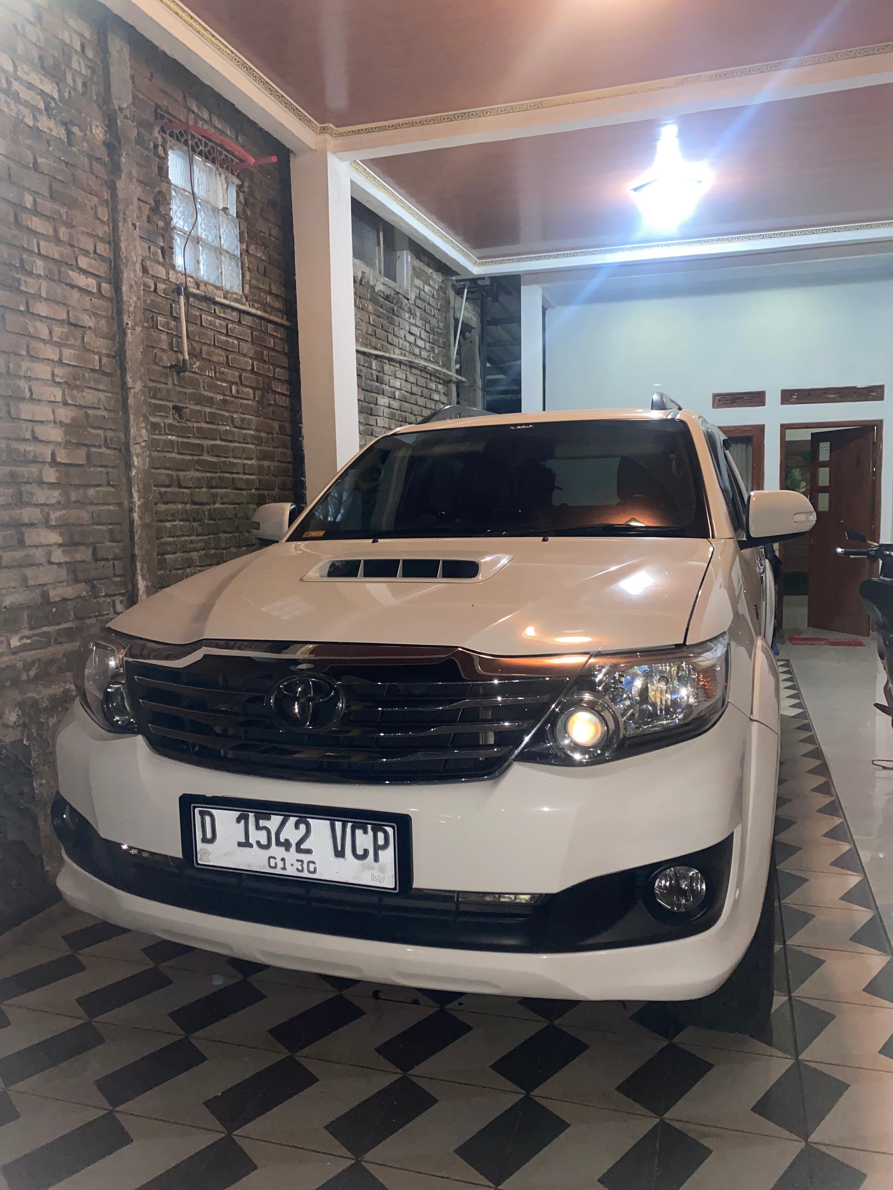 Second Hand 2014 Toyota Fortuner 4X2 G MT DIESEL Second Hand 2014 Toyota Fortuner 4X2 G MT DIESEL