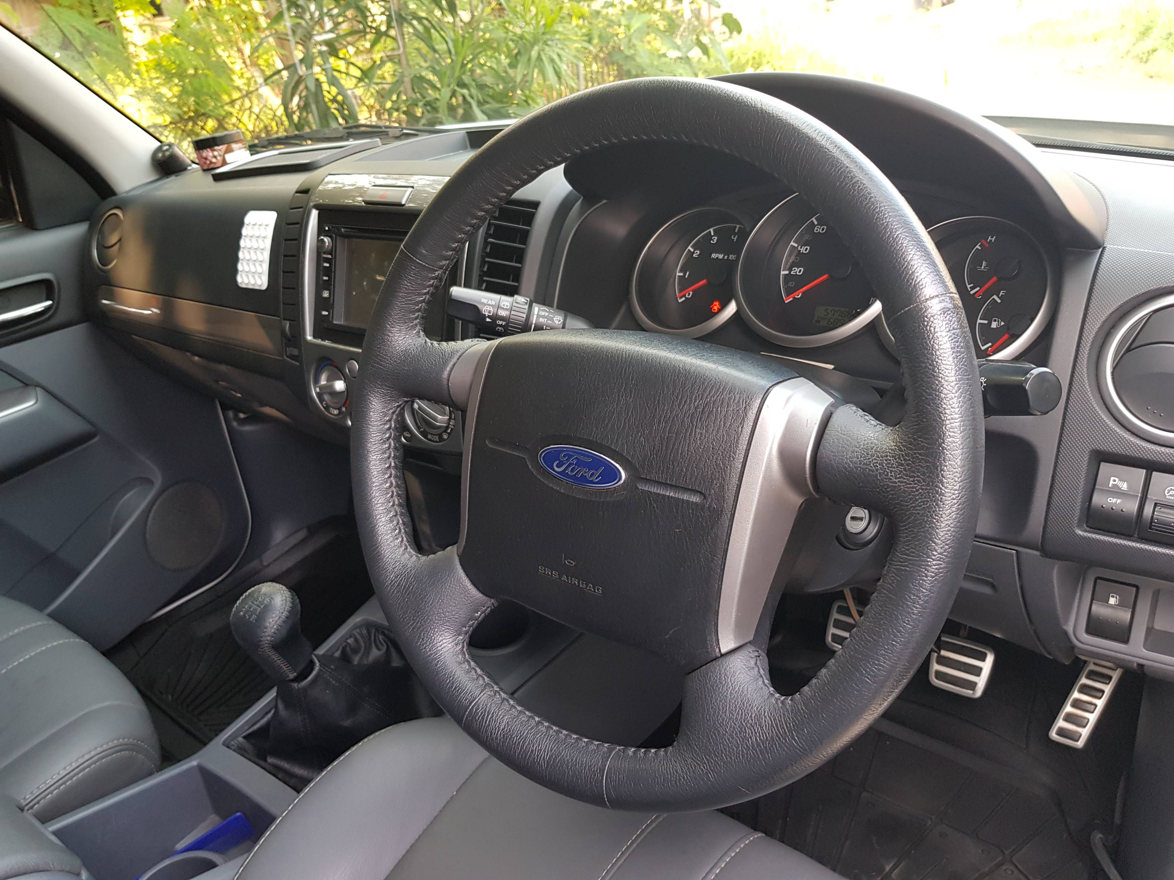 Dijual 2014 Ford Everest 4x2 MT XLT 4x2 MT XLT Bekas