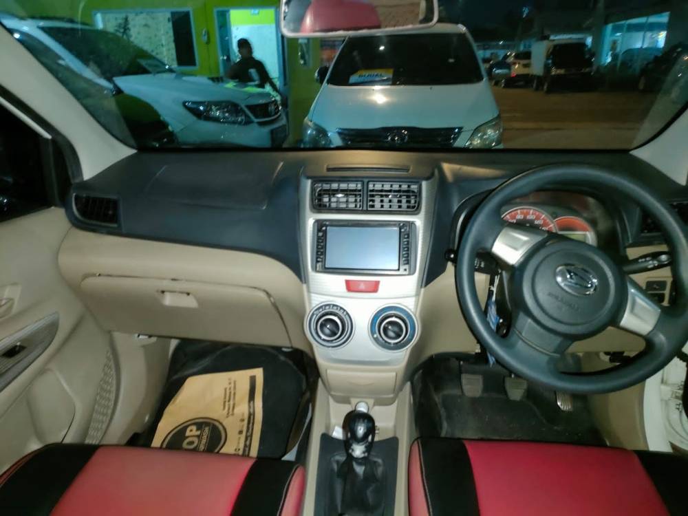 2015 Daihatsu Xenia  R MT 1.3 SPORTY R MT 1.3 SPORTY tua