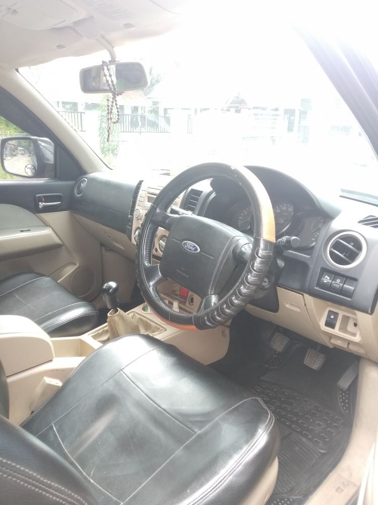 Old 2008 Ford Everest 4x2 MT XLT 4x2 MT XLT