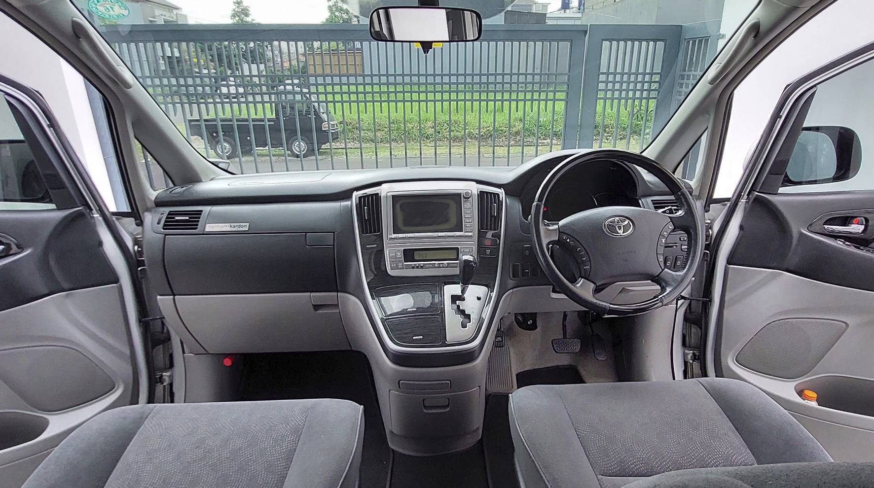 Dijual 2006 Toyota Alphard V 2.4L AT V 2.4L AT Bekas