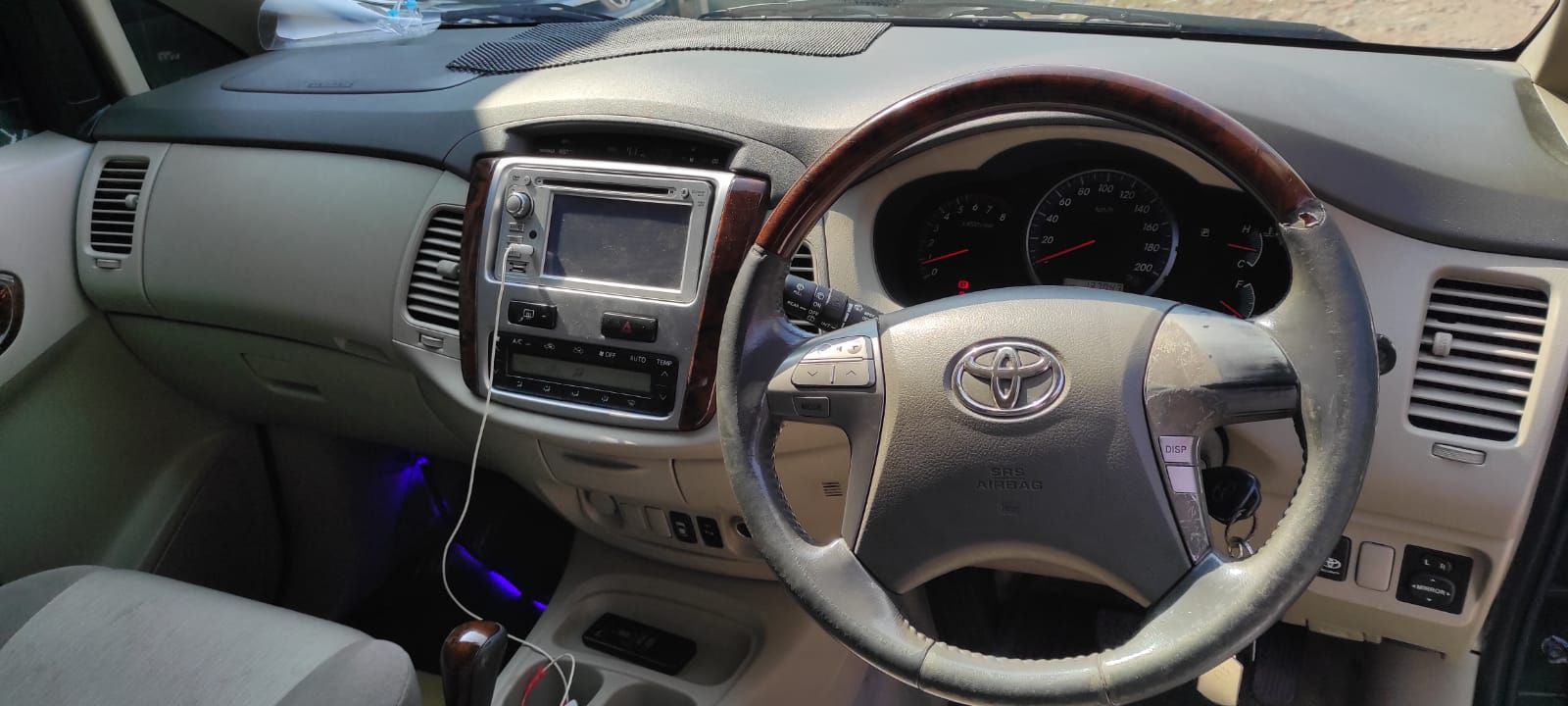 Dijual 2012 Toyota Kijang Innova 2.0 V AT 2.0 V AT Bekas