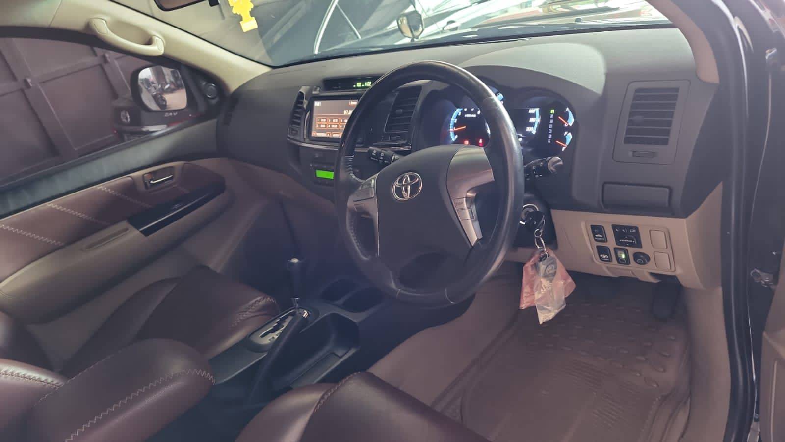 Dijual 2014 Toyota Fortuner 4X2 G AT DIESEL TRD SPORTIVO 4X2 G AT DIESEL TRD SPORTIVO Bekas