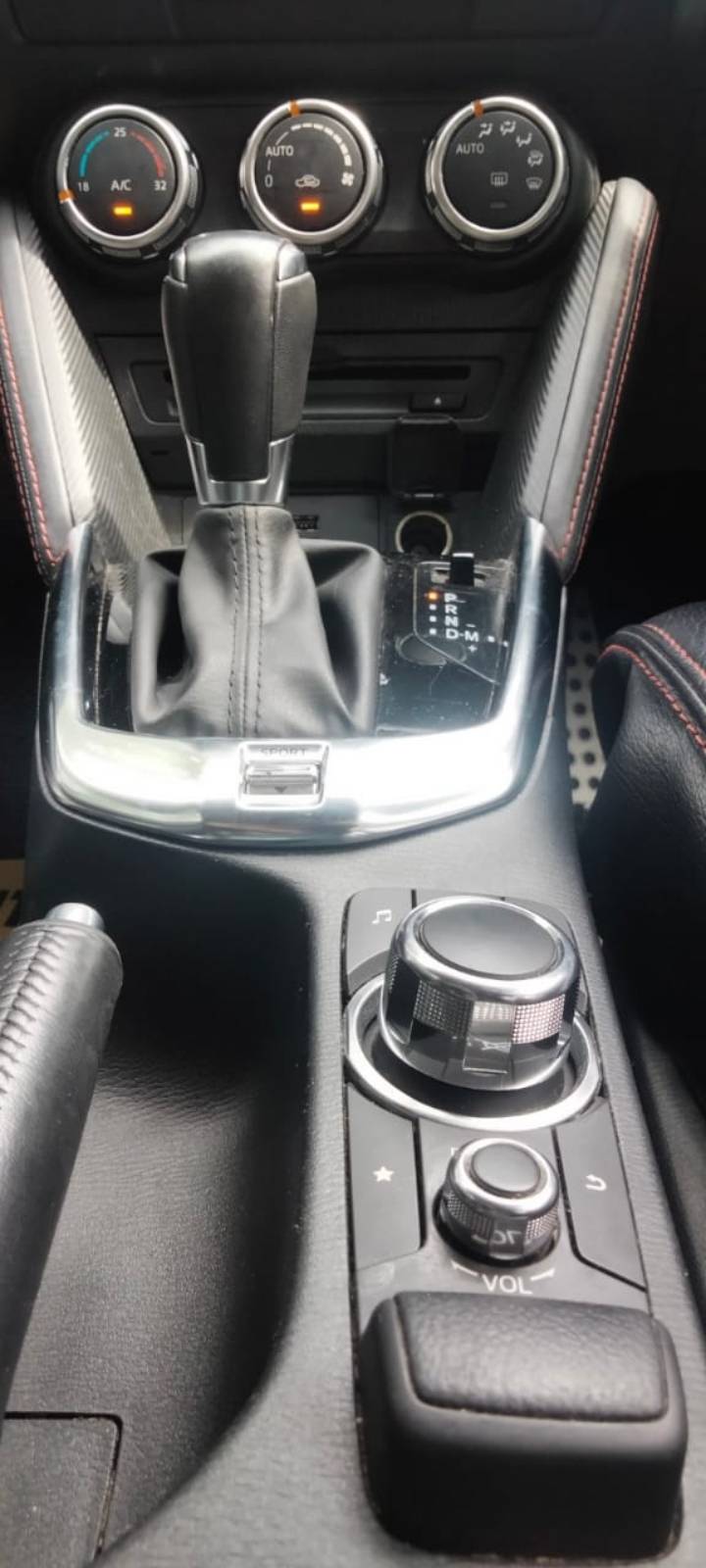 Dijual 2015 Mazda 2  Hatchback R 1.5L AT Hatchback R 1.5L AT Bekas