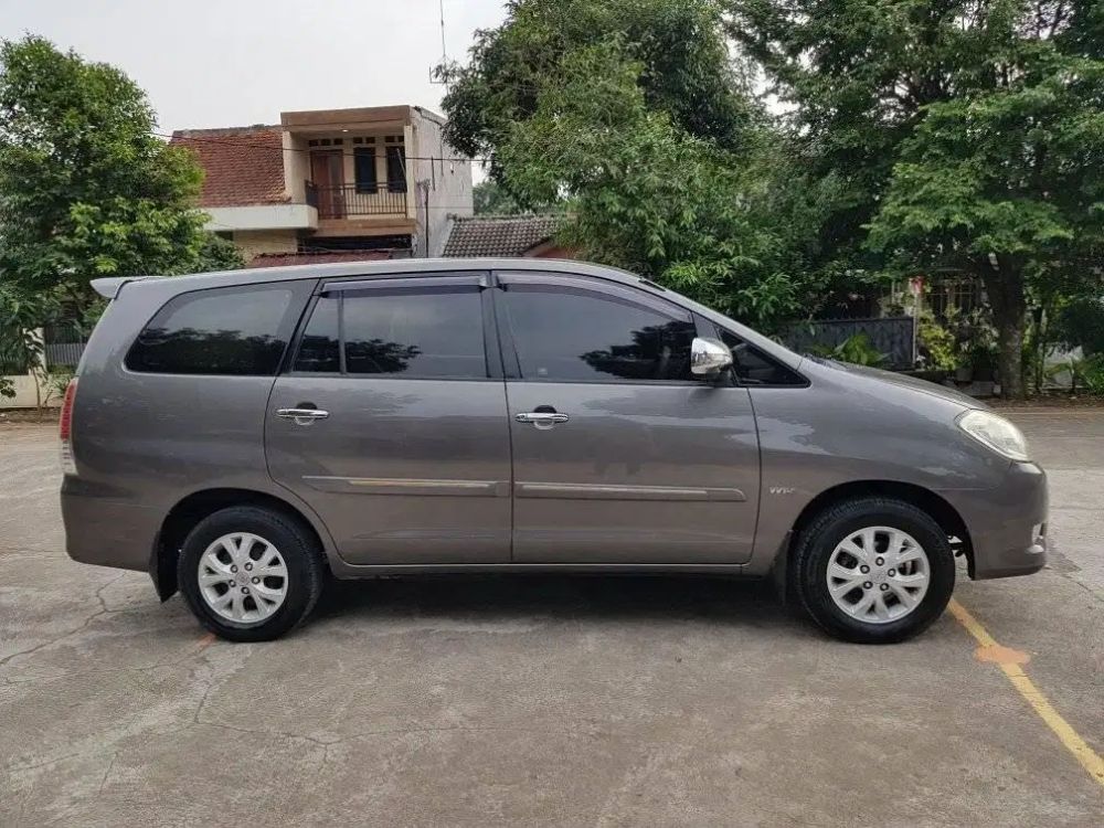 Old 2010 Toyota Kijang Innova 2.0 G AT LUX 2.0 G AT LUX
