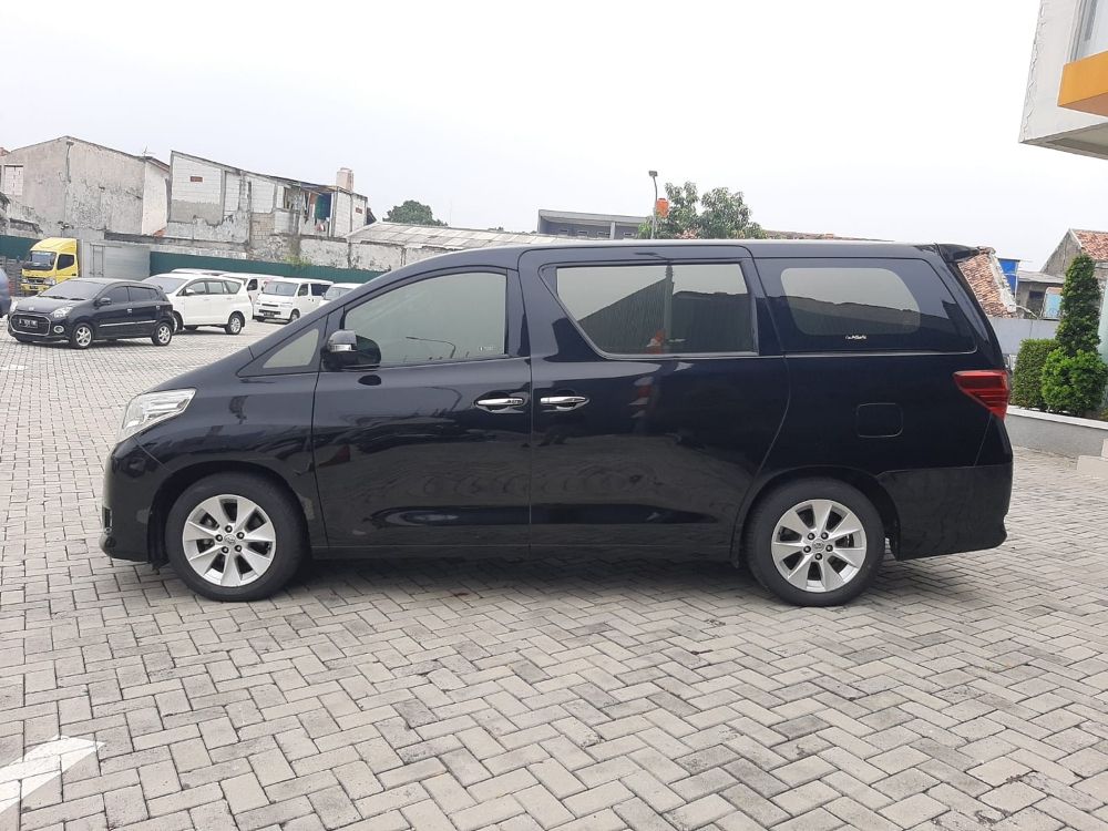Old 2013 Toyota Alphard  2.4L S AT 2.4L S AT