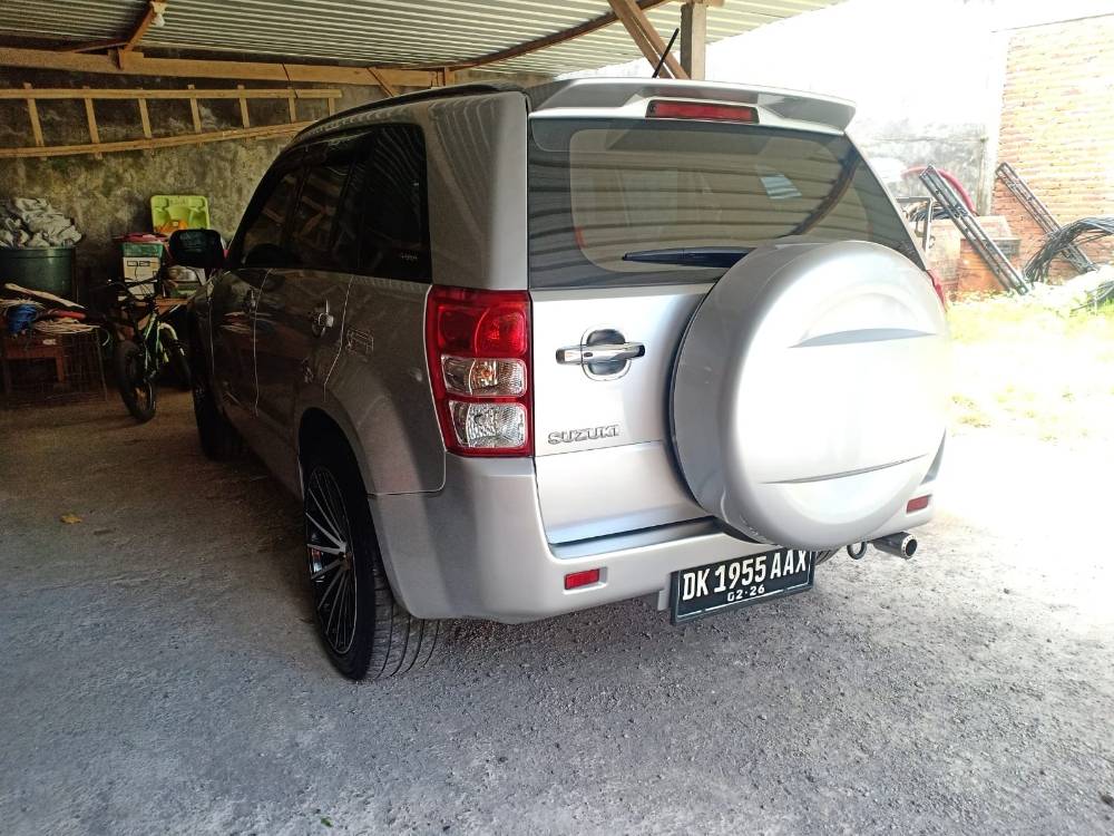Old 2010 Suzuki Grand Vitara  2.4 JLX  M/T JEP 2.4 JLX (JB424W) M/T JEP