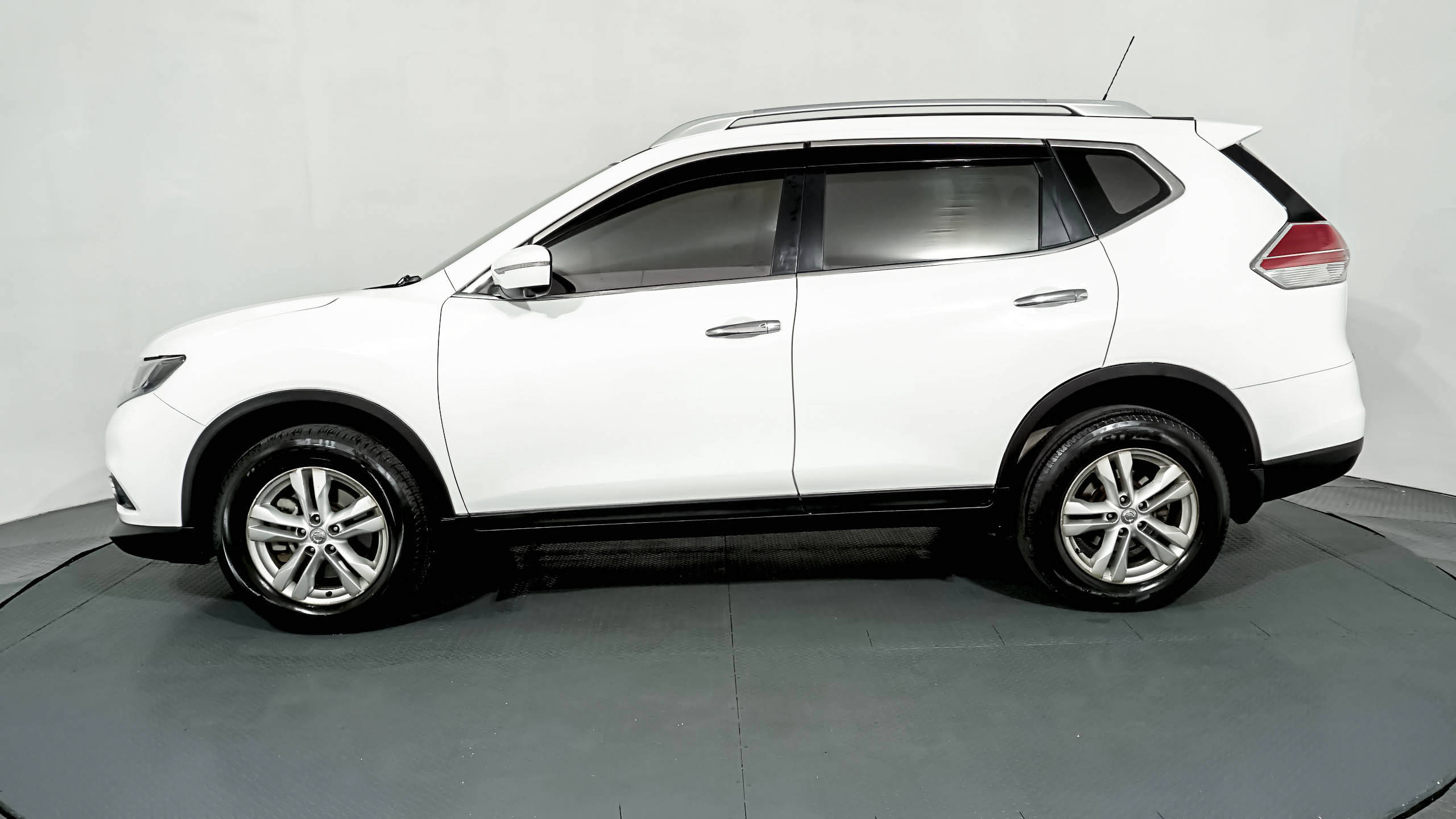 Old 2016 Nissan X Trail 2.0L CVT AT 2.0L CVT AT